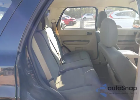 2010 Ford Escape Xls z USA, uszkodzony, nr VIN 1FMCU0C78AKB34461